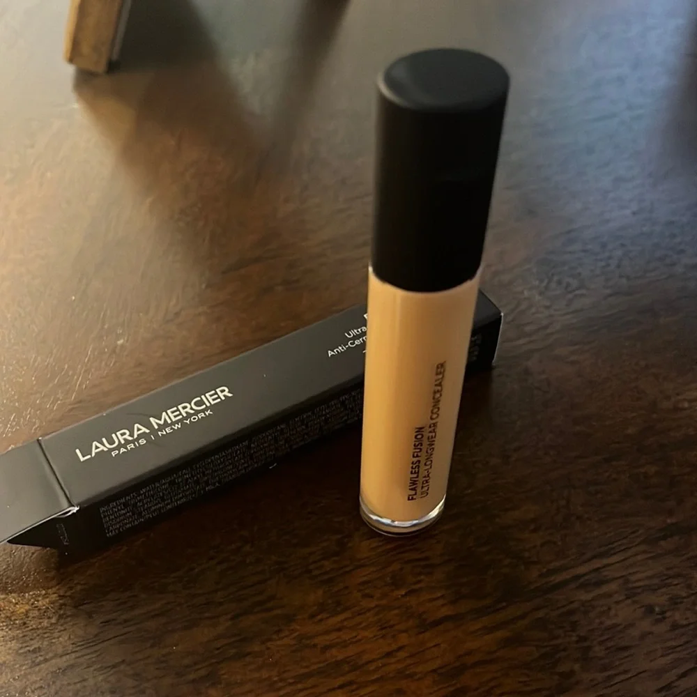 Laura Mercier “4W concealer “ Paris NewYork new in box